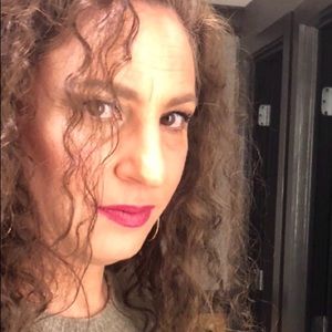 Meet your Posher, Dina